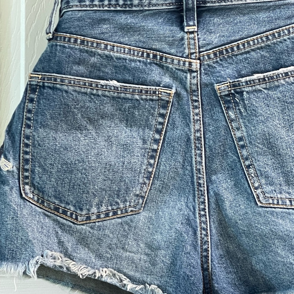 Abercrombie & Fitch boho distressed high rise embroidered floral jean shorts 26 - Picture 5 of 15